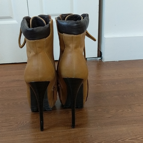 High heels - Picture 2 of 5